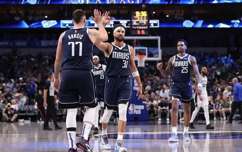 开云体育app-马刺群星大放异彩，阵容多元防守威慑力