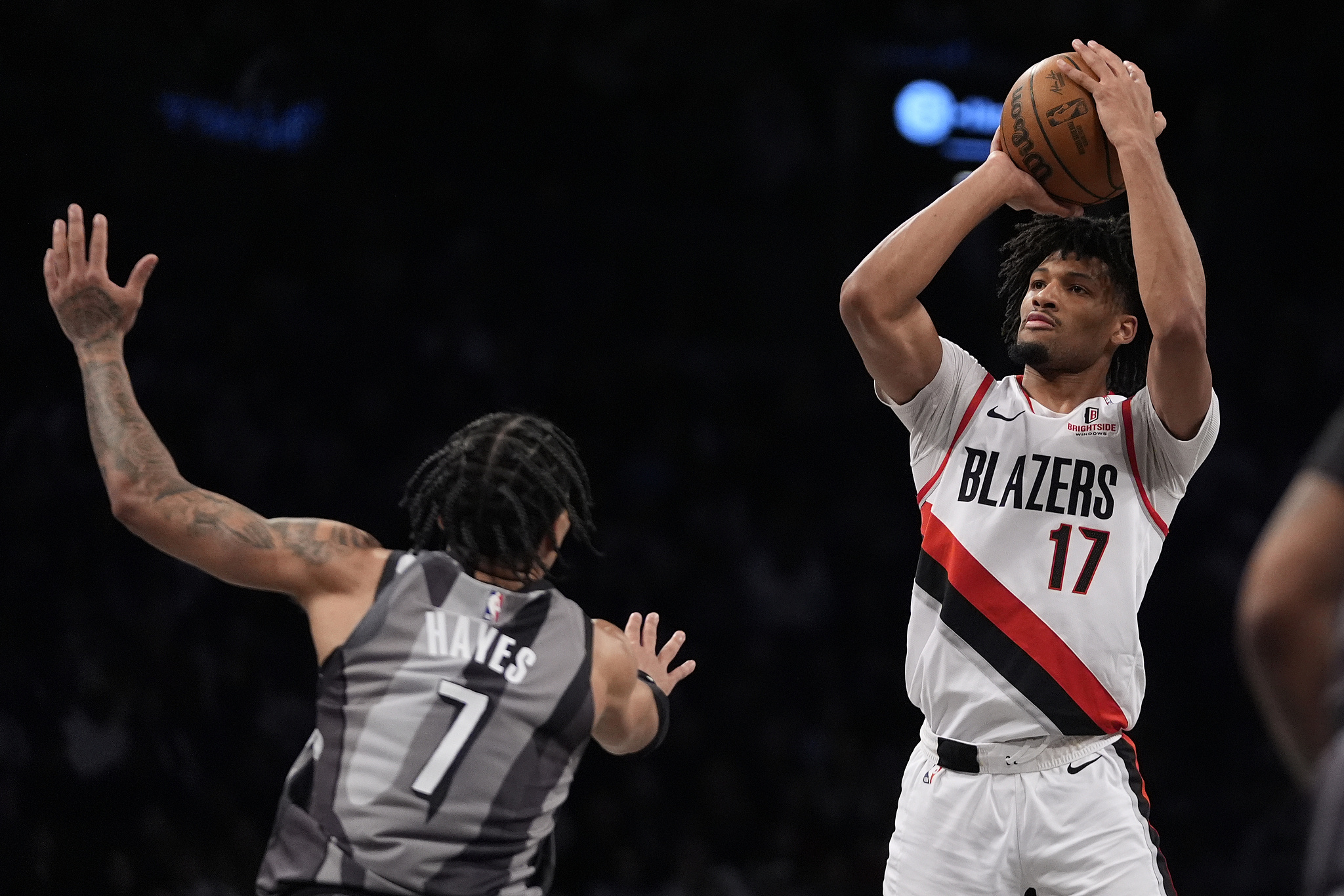 热火绝杀篮网，球员关键时刻表现神勇备受赞誉的简单介绍