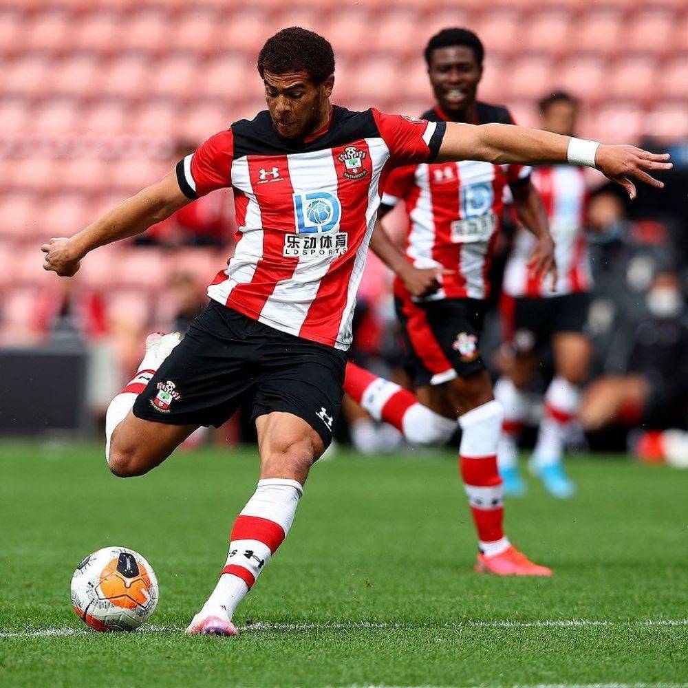 开云体育平台APP-莱斯特城客场险胜南安普顿，紧咬榜首的简单介绍