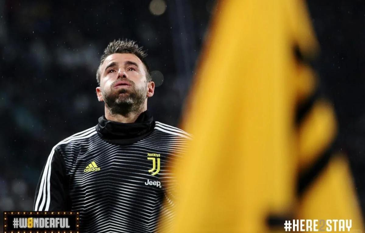 尤文图斯后卫博努奇意外伤退,球队防线缺席揭晓 尤文图斯后卫博努奇意外伤退,球队防线缺席揭晓