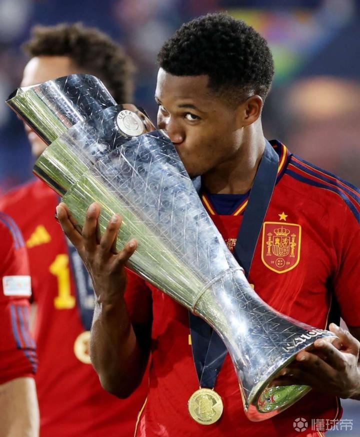 克罗地亚队遭遇翻盘，憾失欧国联冠军梦想