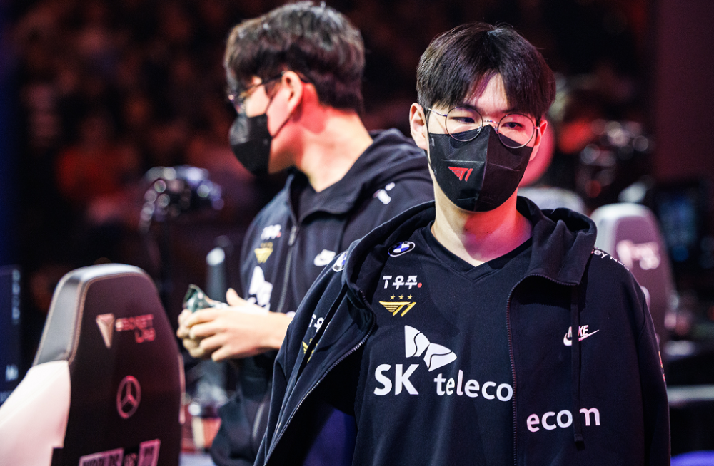 开云体育入口-TES力克HLE，Kanavi团战一打五宿命之战入围赛，让粉丝疯狂欢呼