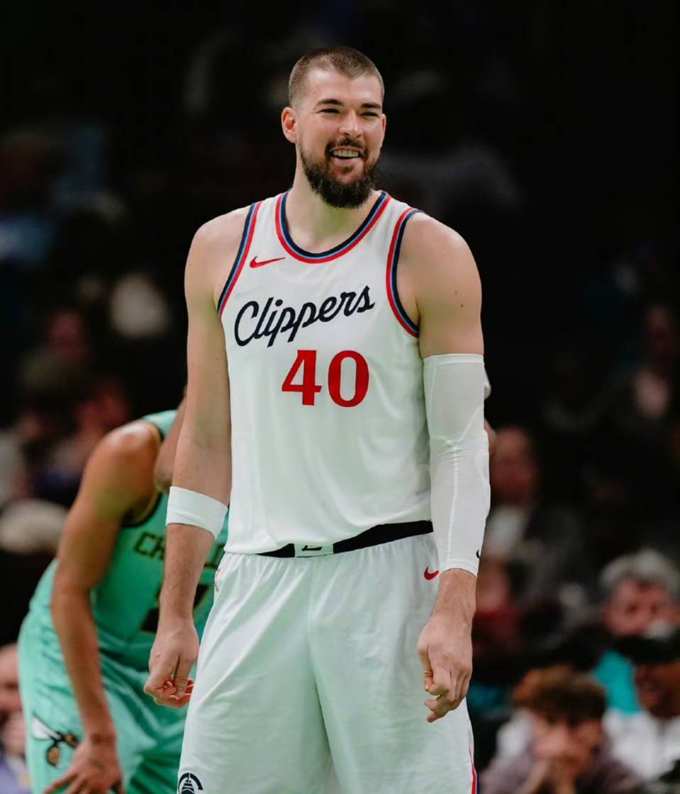 快船力克黄蜂，豪取四连胜