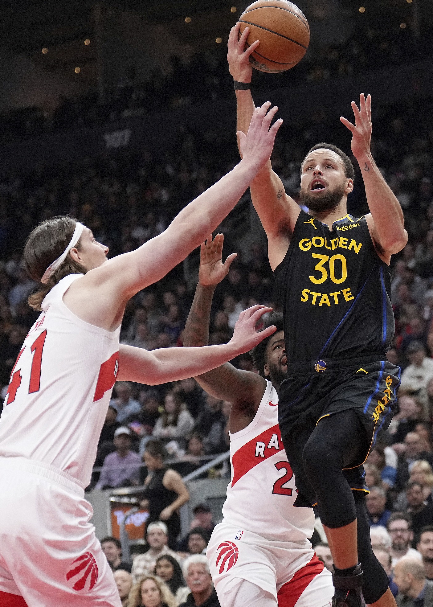 开云体育下载-猛龙队力克活塞队，获得比赛胜利