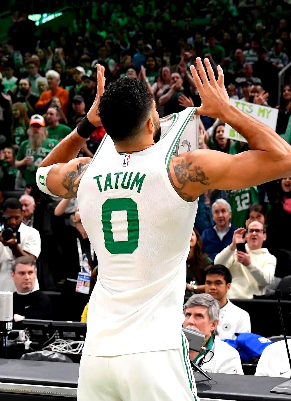 凯尔特人横扫公牛，晋级东部半决赛