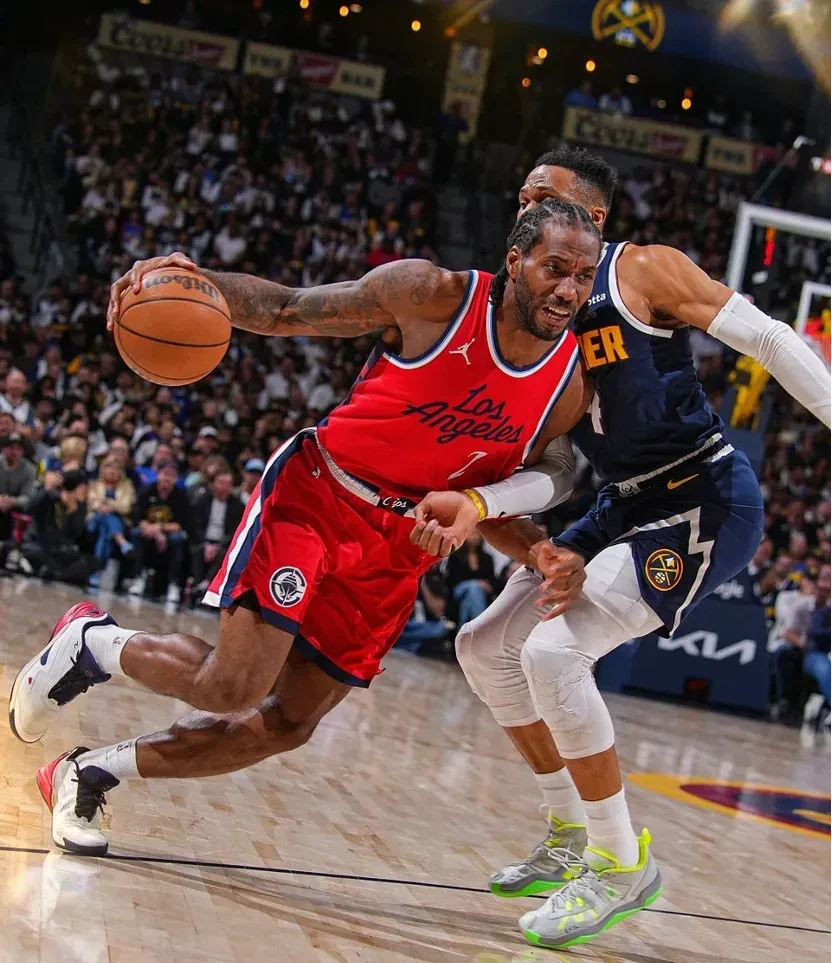 开云体育入口-快船大胜雄鹿，莱昂纳德砍下35分