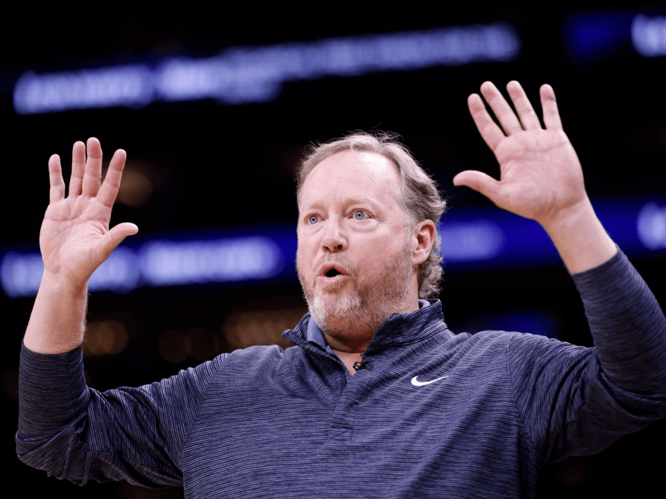 斯旺西主教练频频调整阵容,希望突破连败魔咒 斯旺西主教练频频调整阵容,希望突破连败魔咒