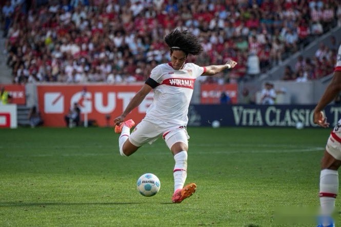 日本球员在德甲联赛中展现速度优势