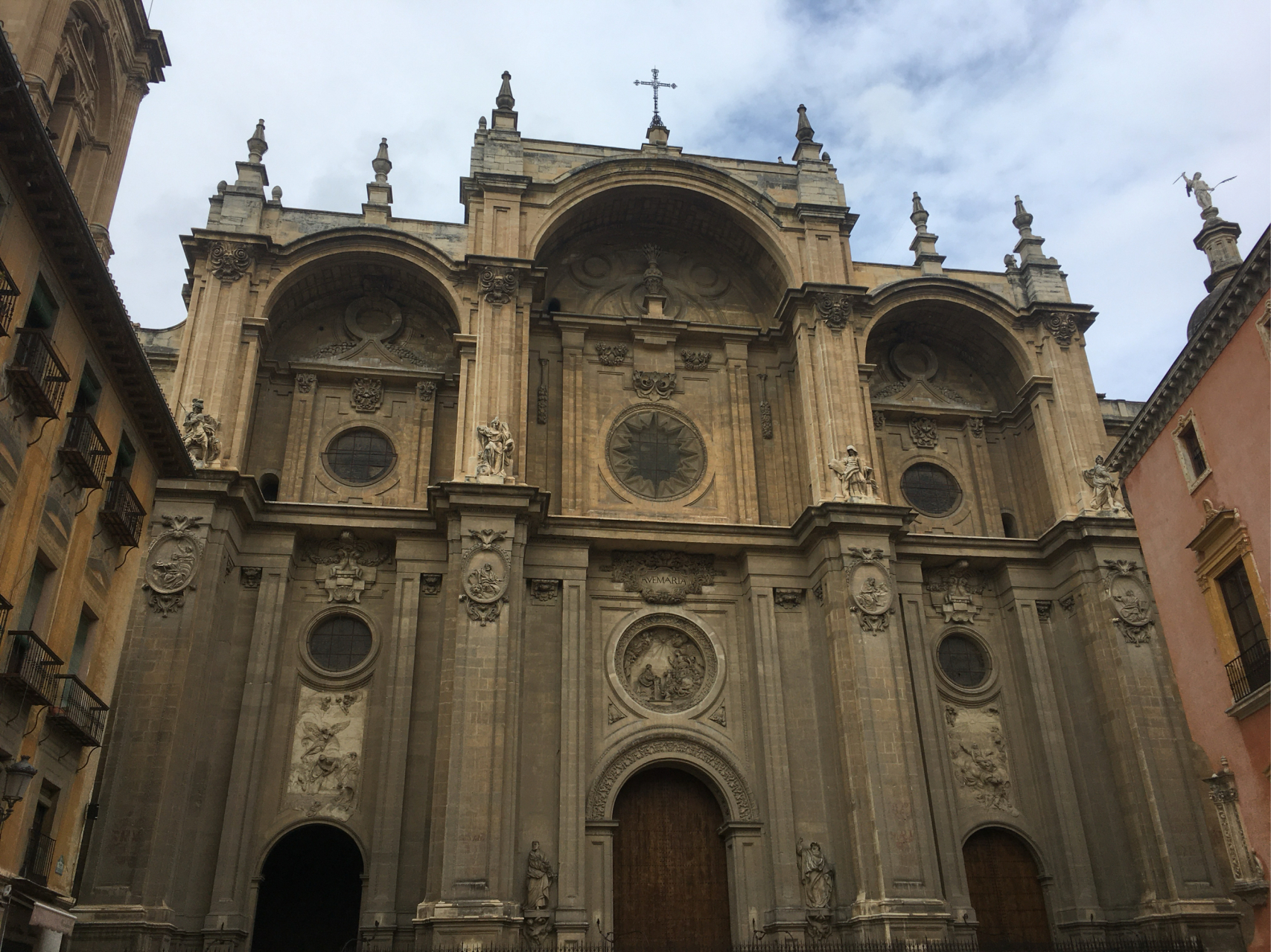 开云体育官网-格拉纳达地主表现出色，轻取巴伦西亚