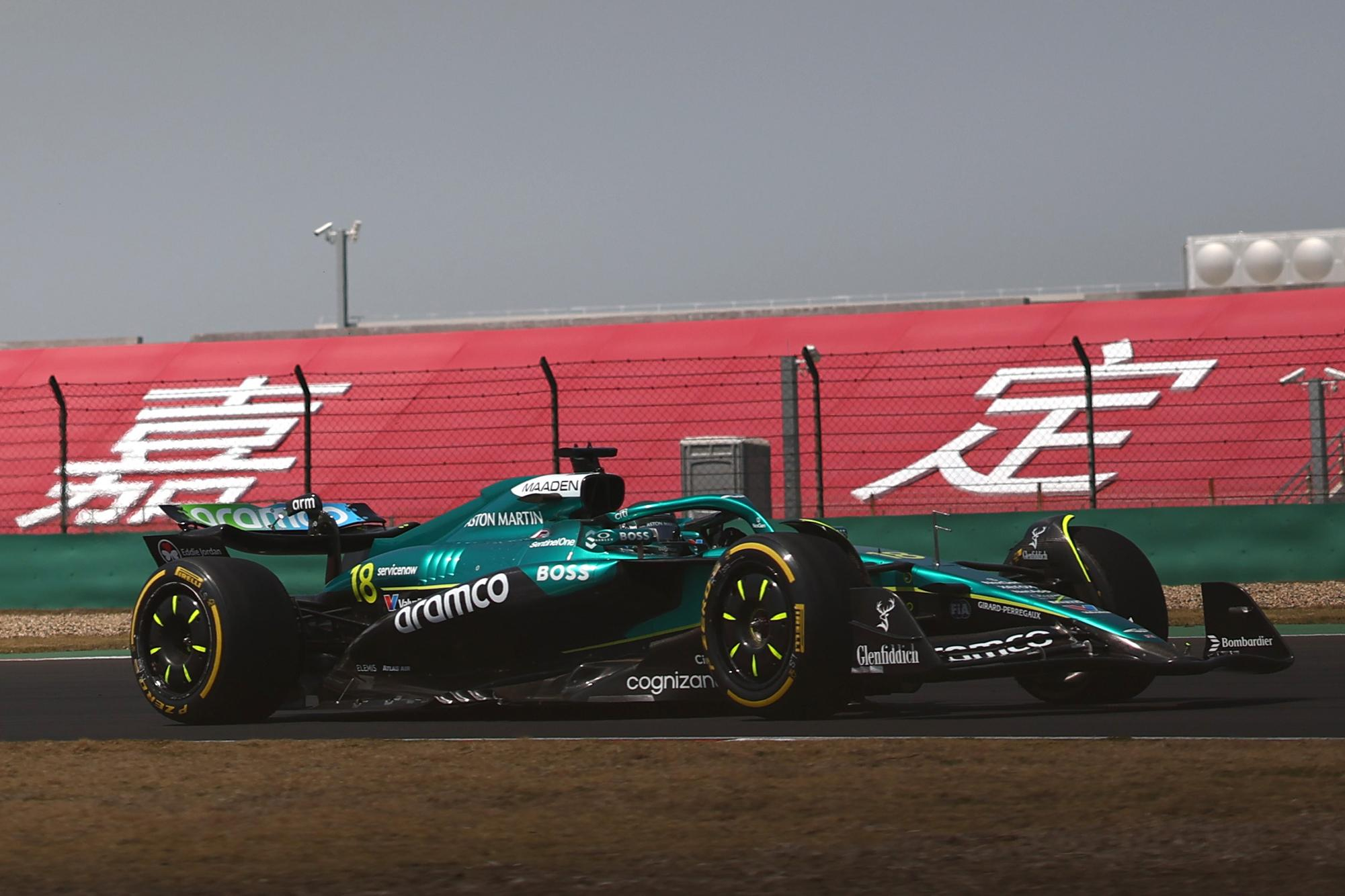 包含阿斯顿马丁横扫雷诺车队，塞恩斯点燃赛场的词条