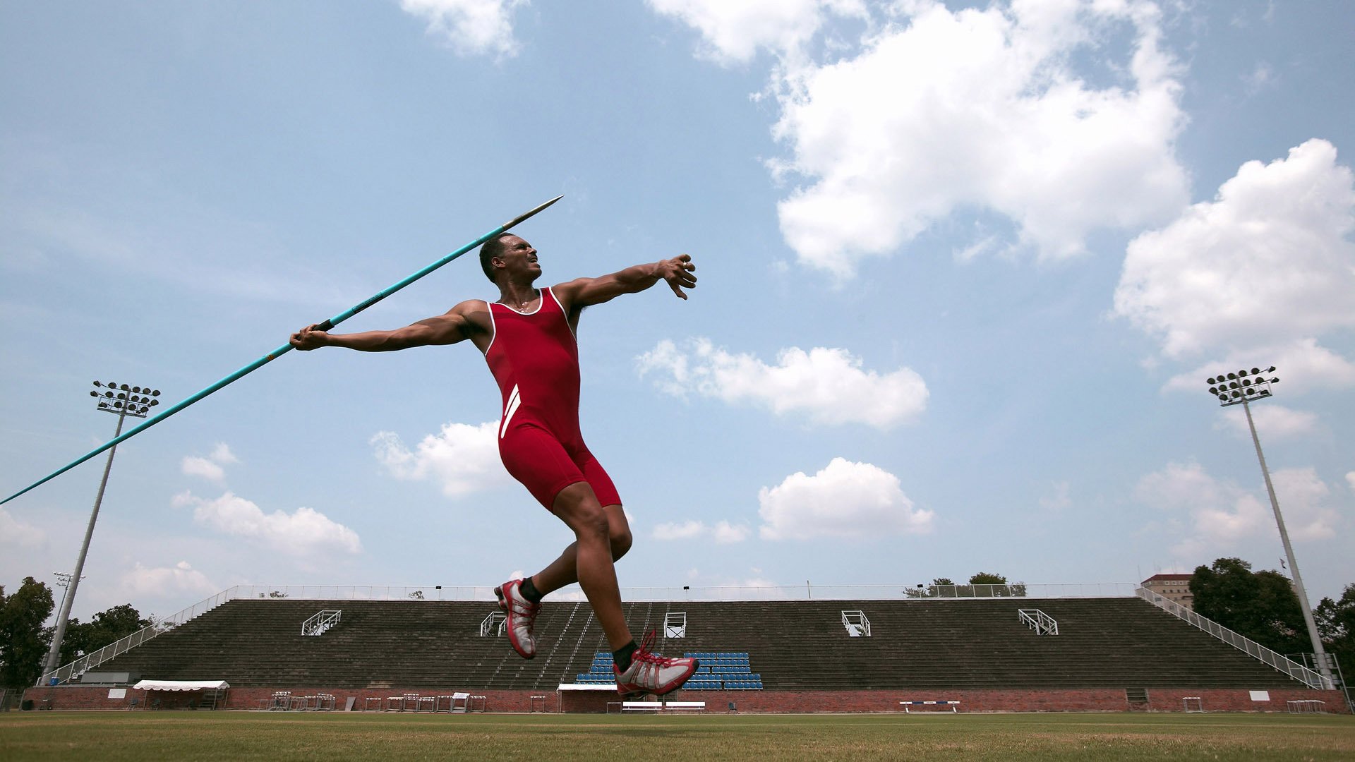 开云官网-双面阿劳霍，诺坎普绝杀者与安联球场的掌控者